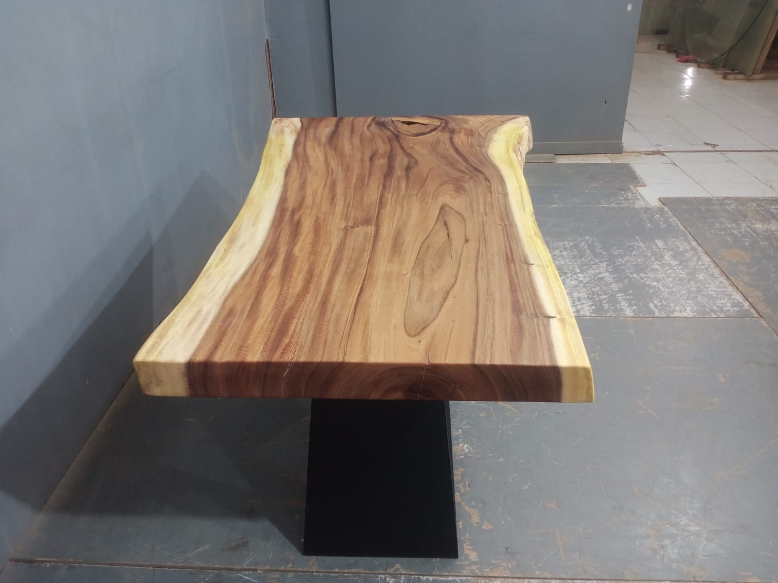 Live Edge Tables