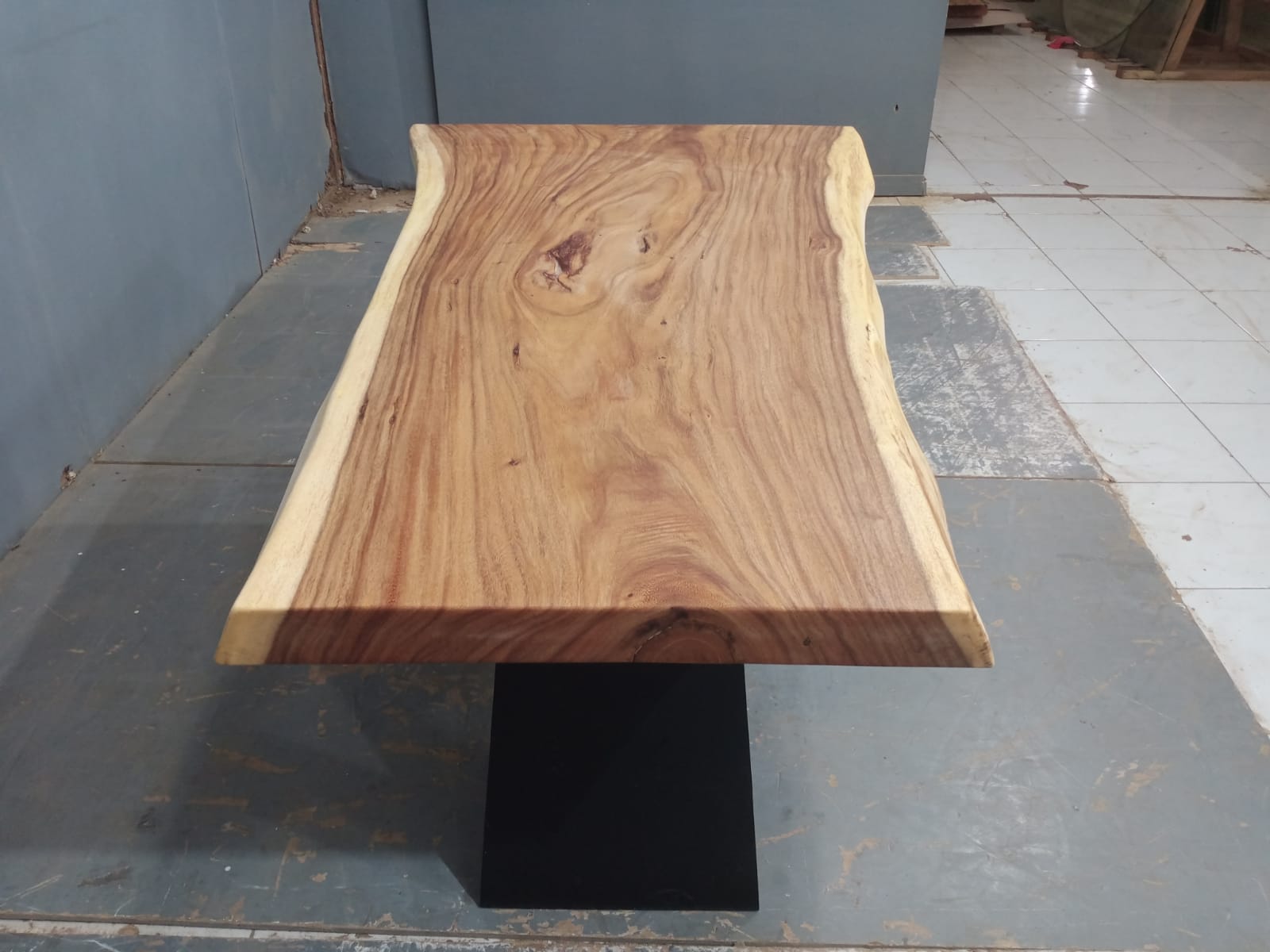 Live Edge Tables