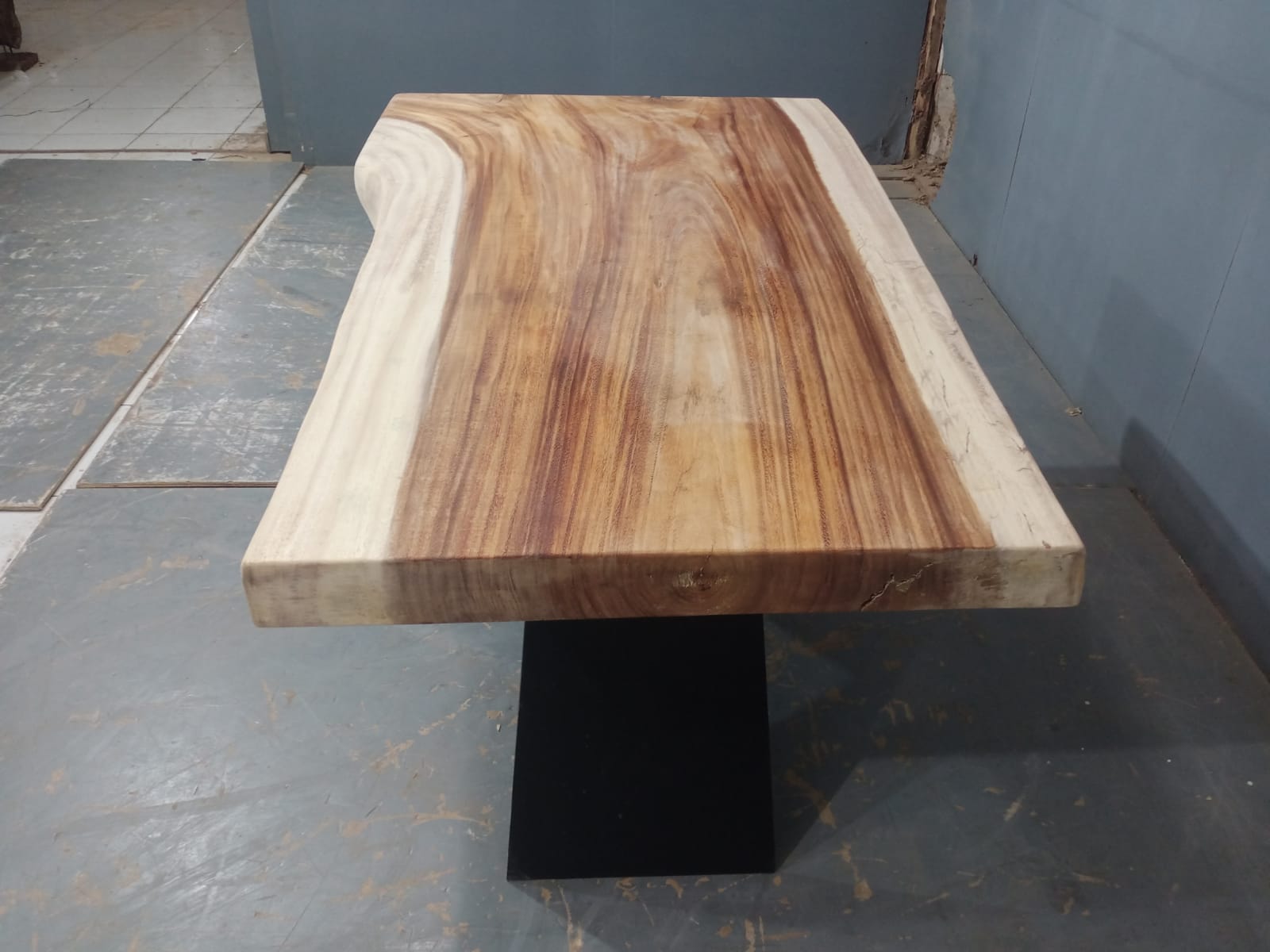 Live Edge Tables