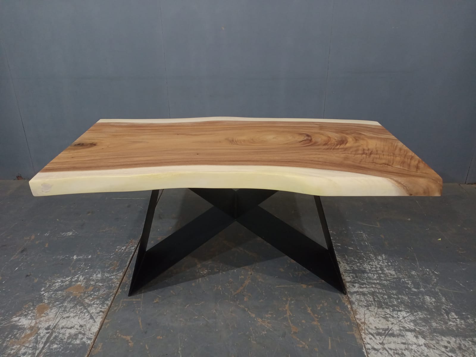 LIVE EDGE TABLES