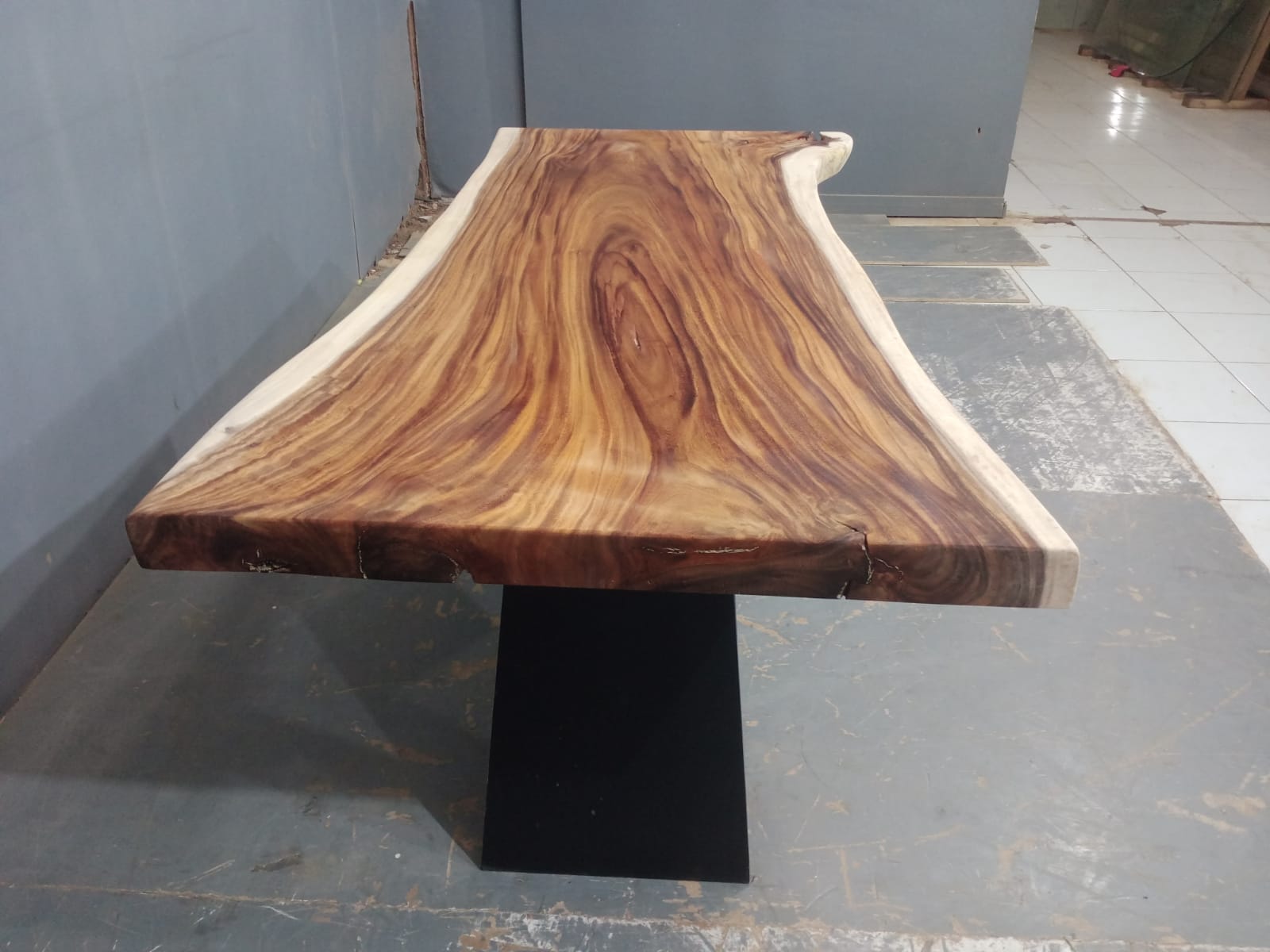 Live Edge Tables
