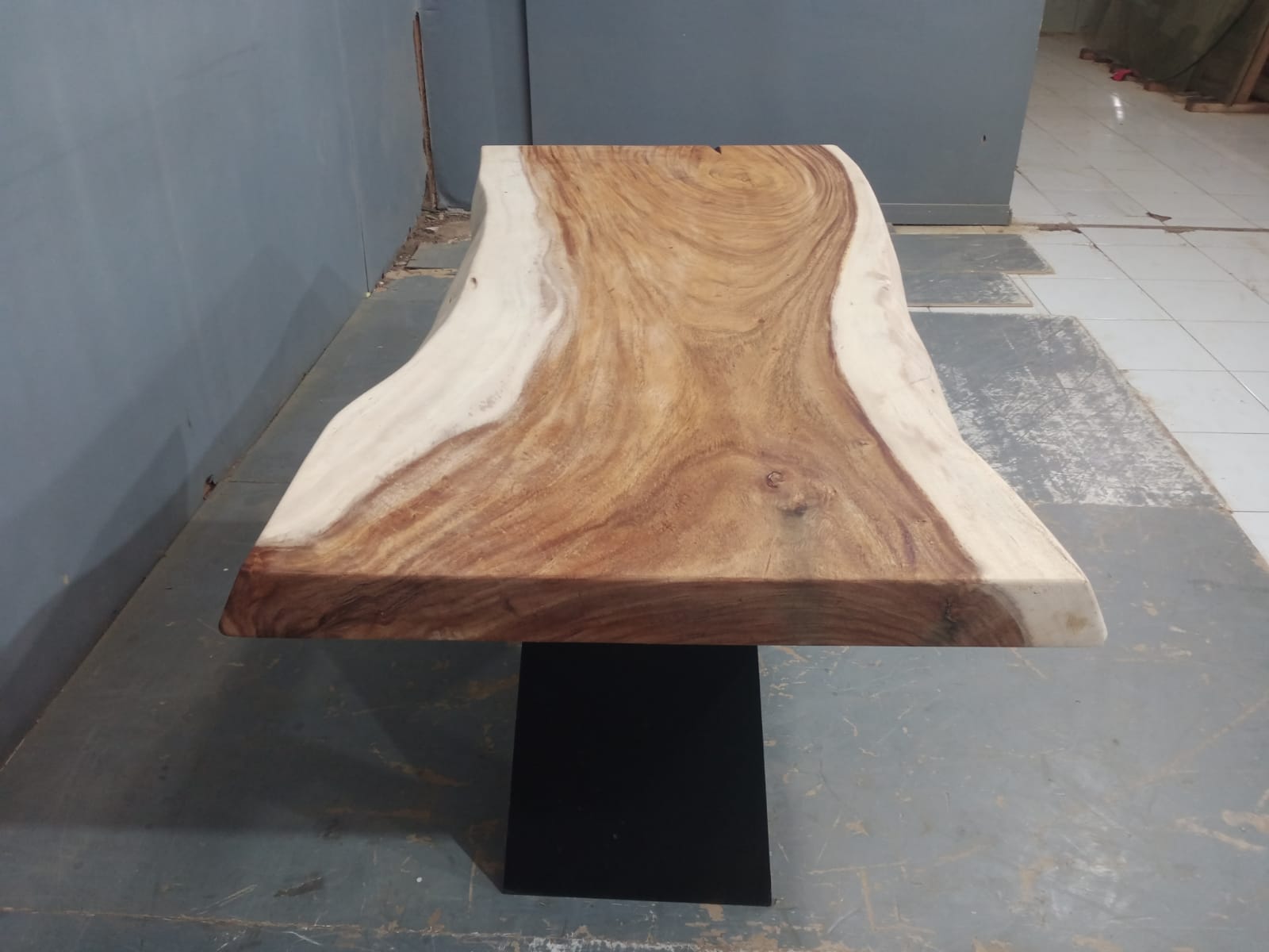 Live Edge Tables