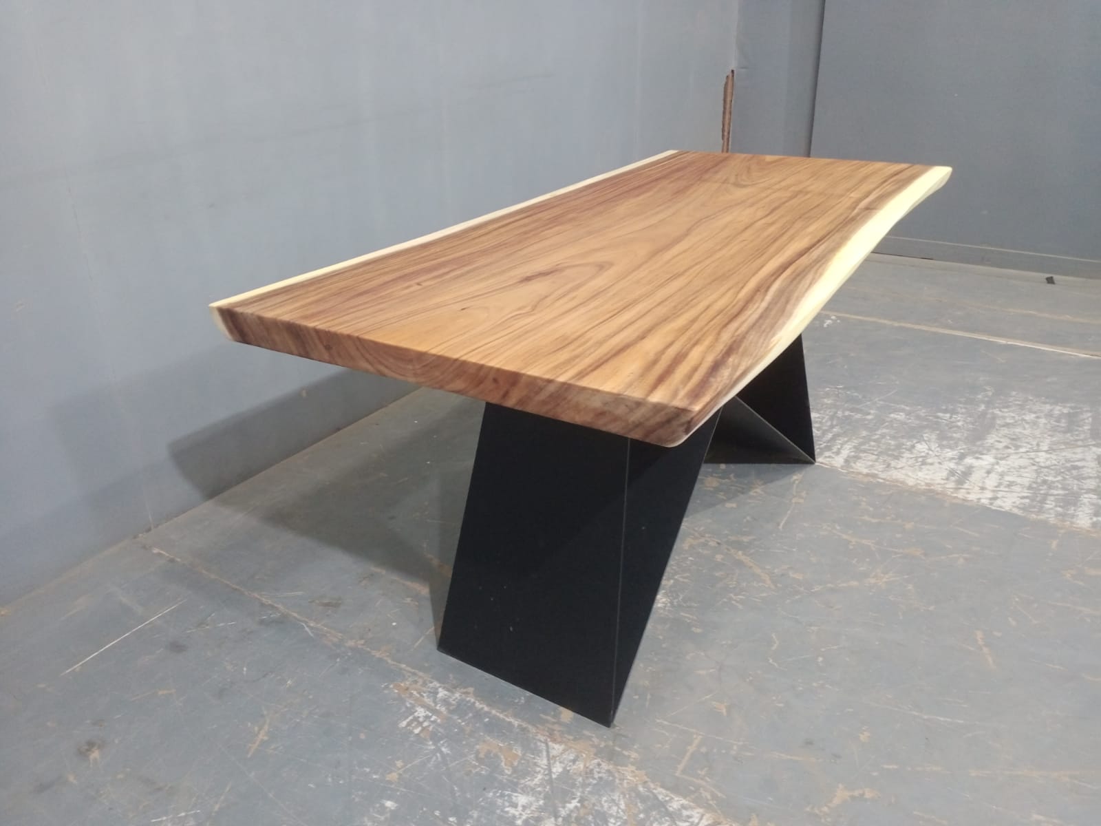 Live Edge Tables