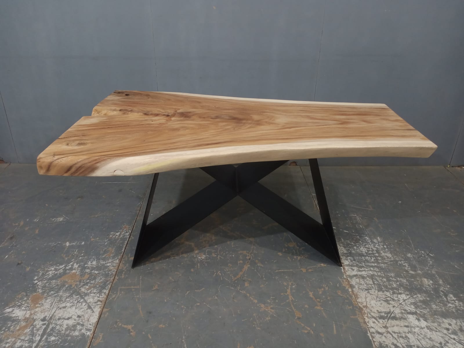 LIVE EDGE TABLES