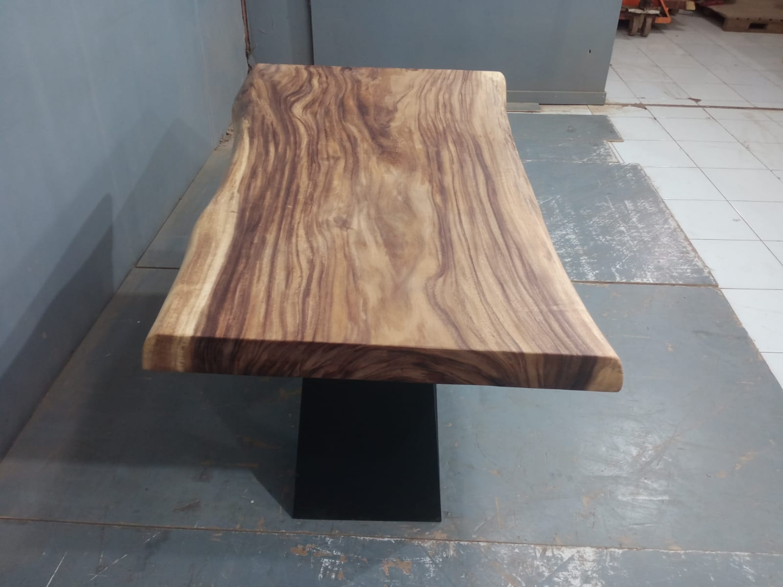 Live Edge Tables